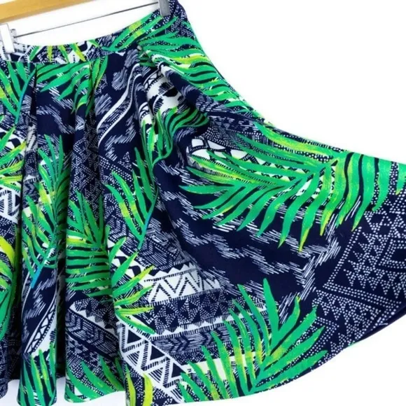 Saks Fifth Avenue skirt Tropical palm print knee length flared scuba full green