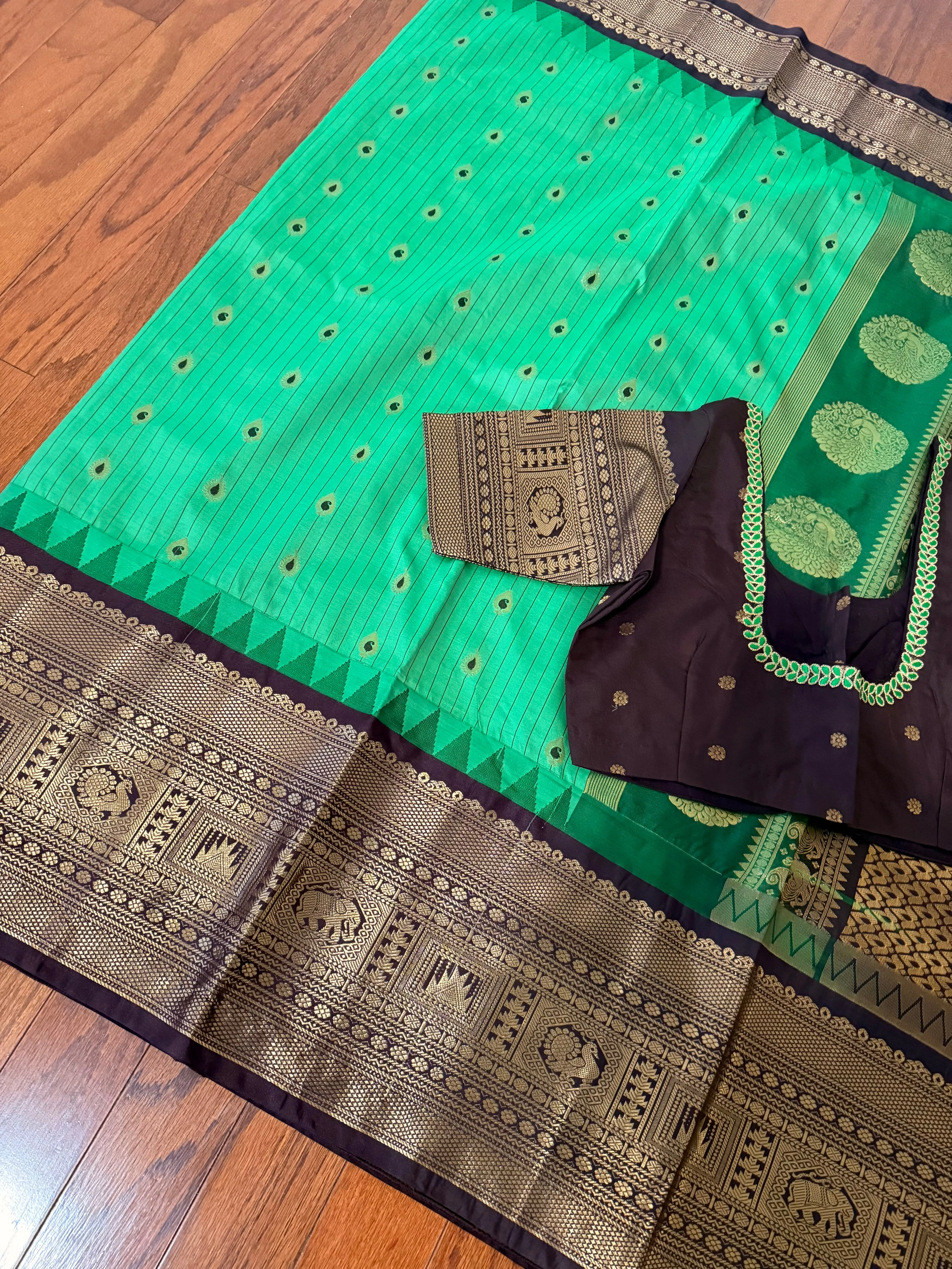 Semi Gadwal Pattu saree