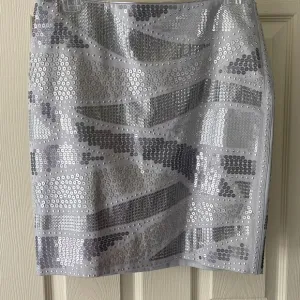 Sequin studs and leather Paulettes Gray pencil skirt