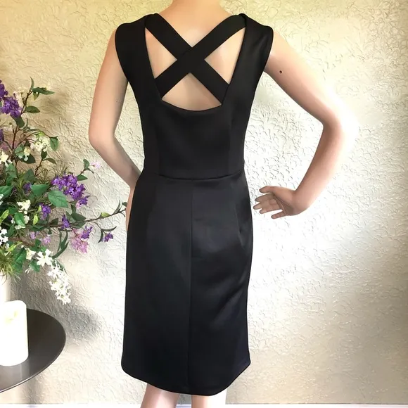 T Tahari Women’s Black Sleeveless Scuba Dress