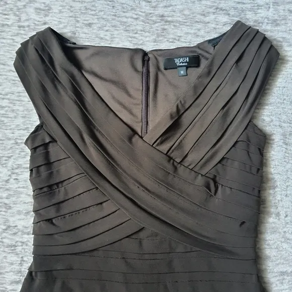 Tadashi Sleeveless Layered Sheath Dress Stretchy Medium Vneck Brown