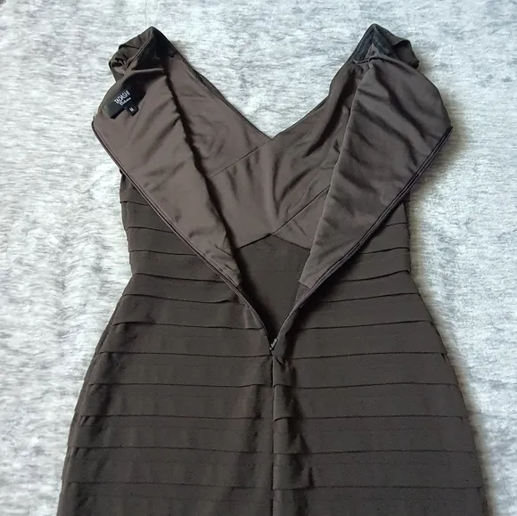 Tadashi Sleeveless Layered Sheath Dress Stretchy Medium Vneck Brown