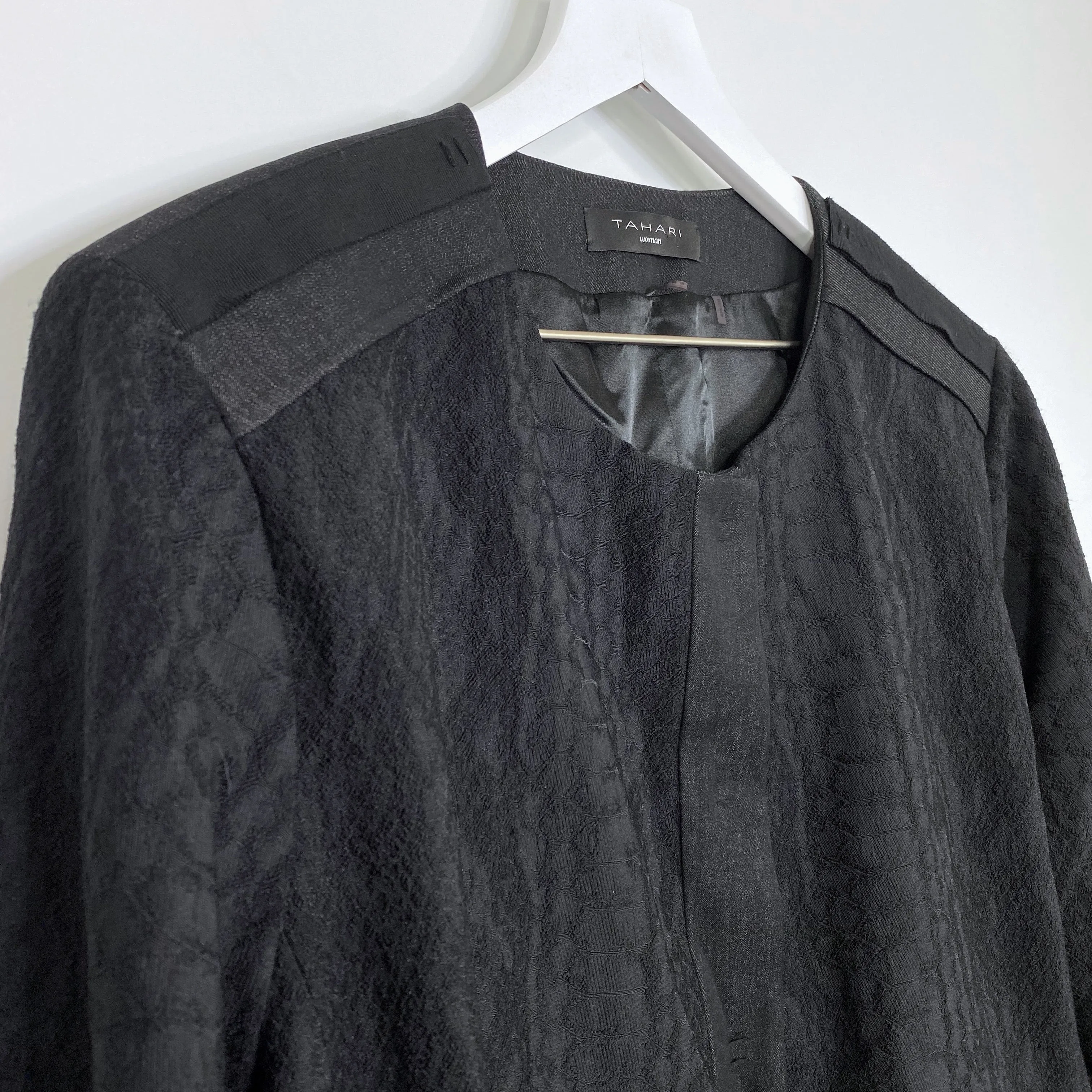 Tahari Black Snakeskin Textured Blazer Style Jacket