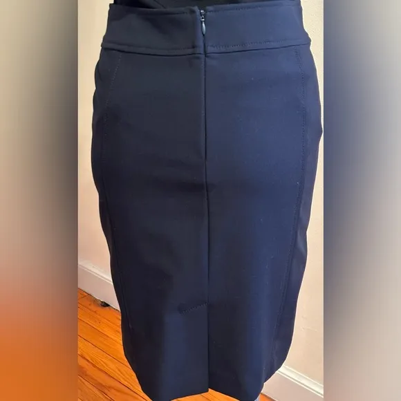 Talbots NWT Navy Blue Midi Pencil Skirt Zipper In Back SZ 2P 2 Pockets