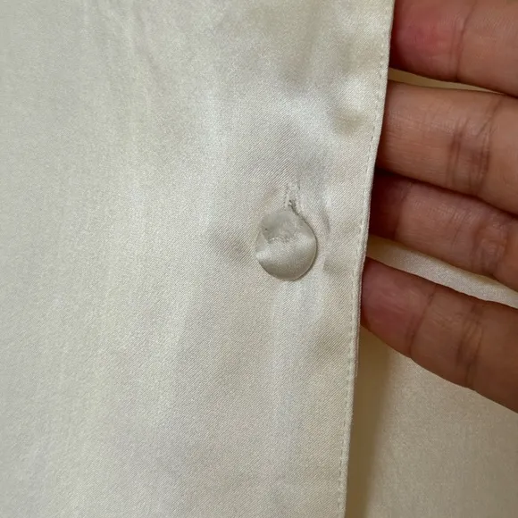 Vintage Victoria’s Secret Chemise Blouse Womens M Gold Label Button Up Cream