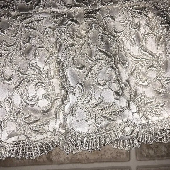 White House Black Market Women's 6 Pencil Skirt Ivory NWT Ecru Lace Ruffled Hem
