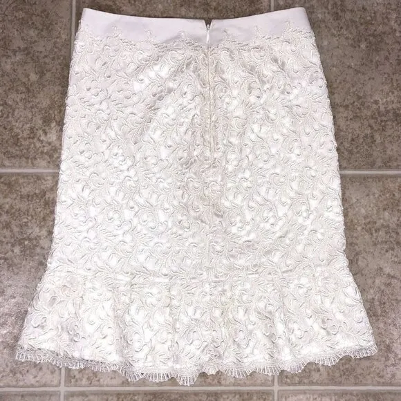 White House Black Market Women's 6 Pencil Skirt Ivory NWT Ecru Lace Ruffled Hem