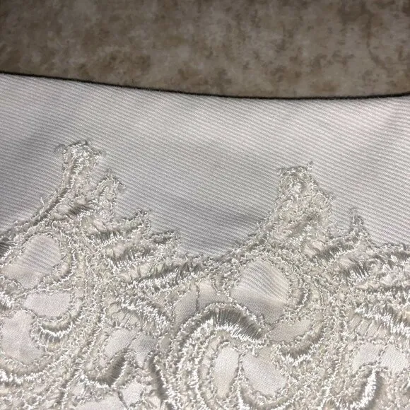 White House Black Market Women's 6 Pencil Skirt Ivory NWT Ecru Lace Ruffled Hem