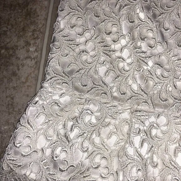 White House Black Market Women's 6 Pencil Skirt Ivory NWT Ecru Lace Ruffled Hem