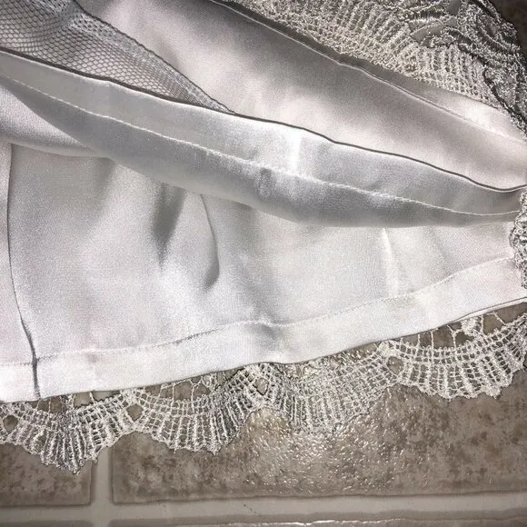 White House Black Market Women's 6 Pencil Skirt Ivory NWT Ecru Lace Ruffled Hem