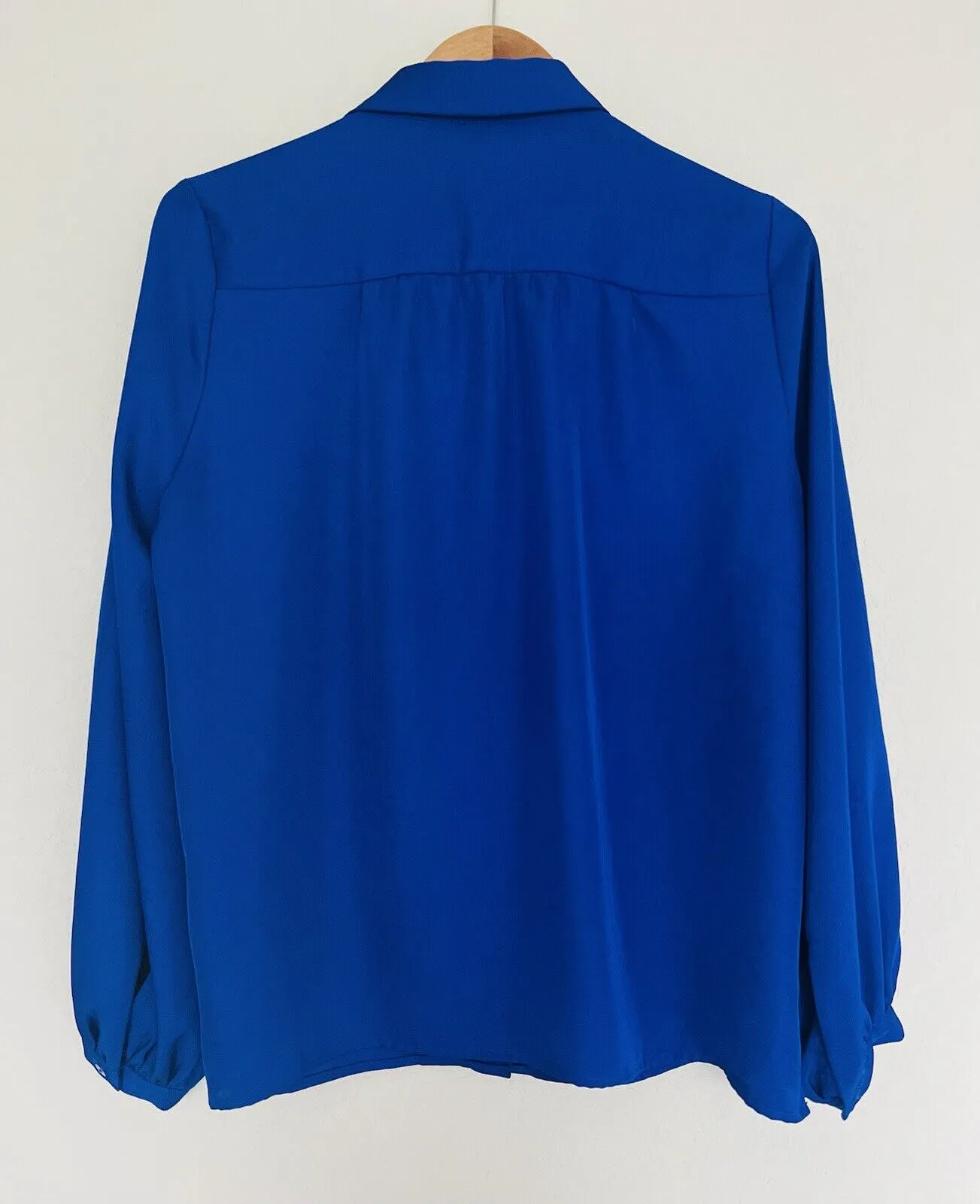WHO WHAT WEAR Cobalt Blue Long Sleeve Blouse Sz M Collard Button Up Office Top