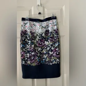 Women’s Ted Baker Carpi Entangled Enchantment Pencil Skirt Floral Spring Size 2